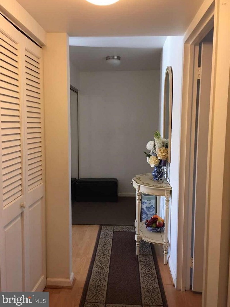 9717 Kings Crown Ct Apt 101, Fairfax, VA 22031