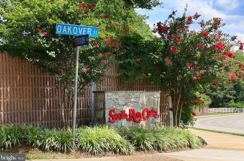 9606 Oakington Dr, Fairfax, VA 22039