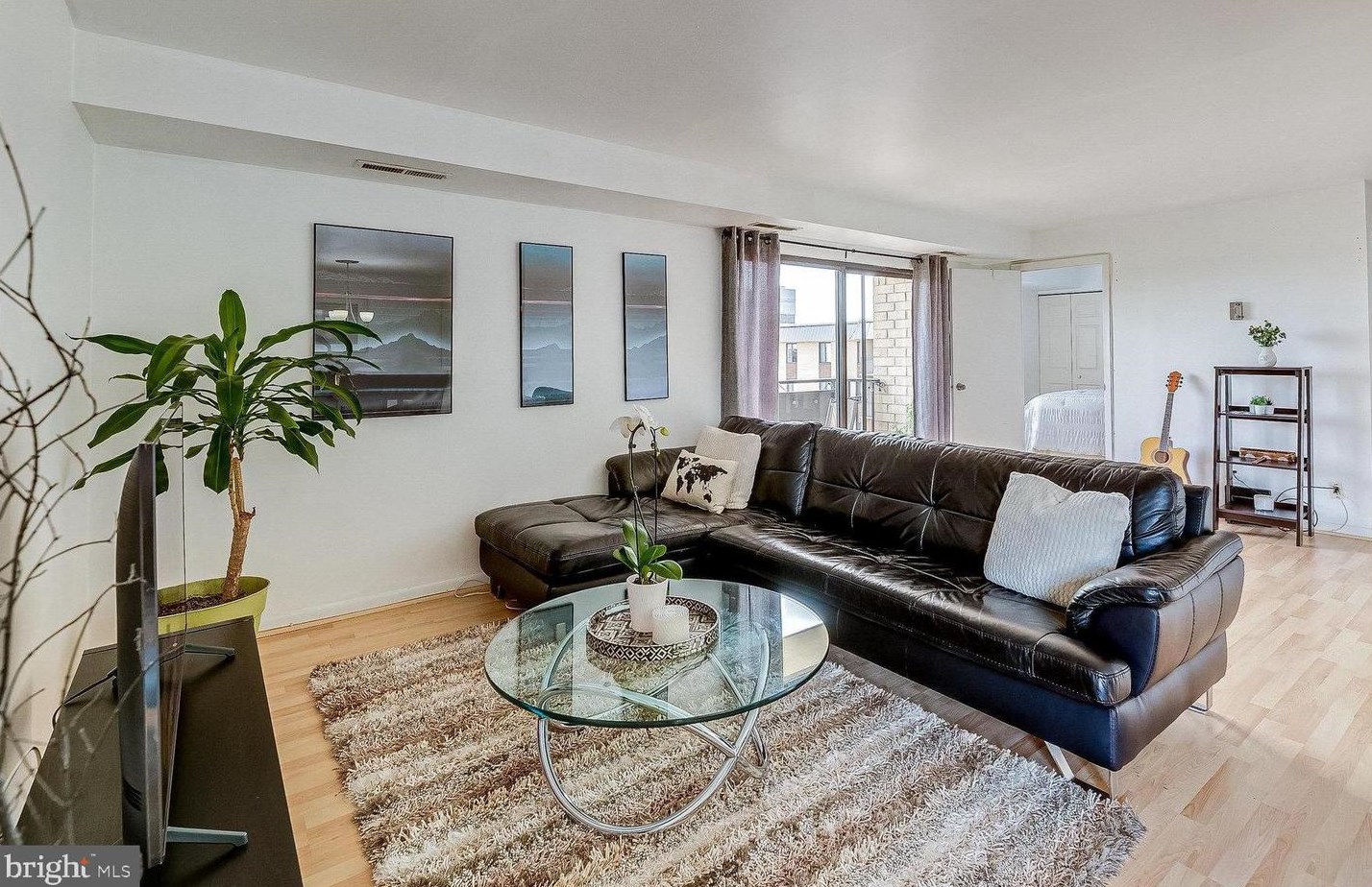 3100 S Manchester St #1027, Falls Church, VA 22044