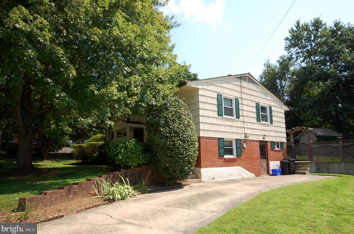 100 Yeonas Dr Se, Vienna, VA 22180