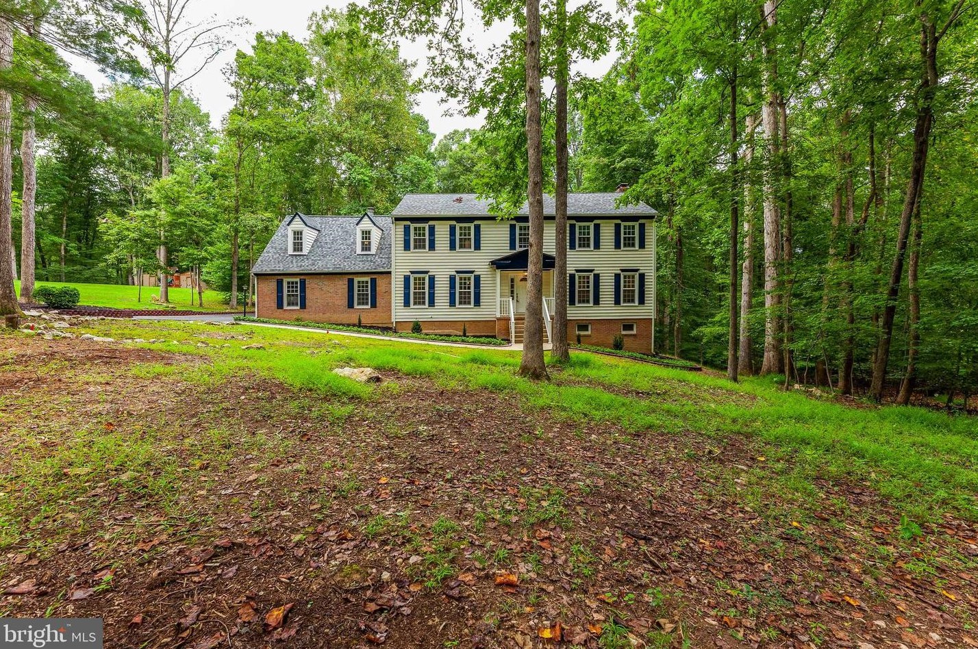 10424 Hampton Rd, Fairfax, VA 22039-2715