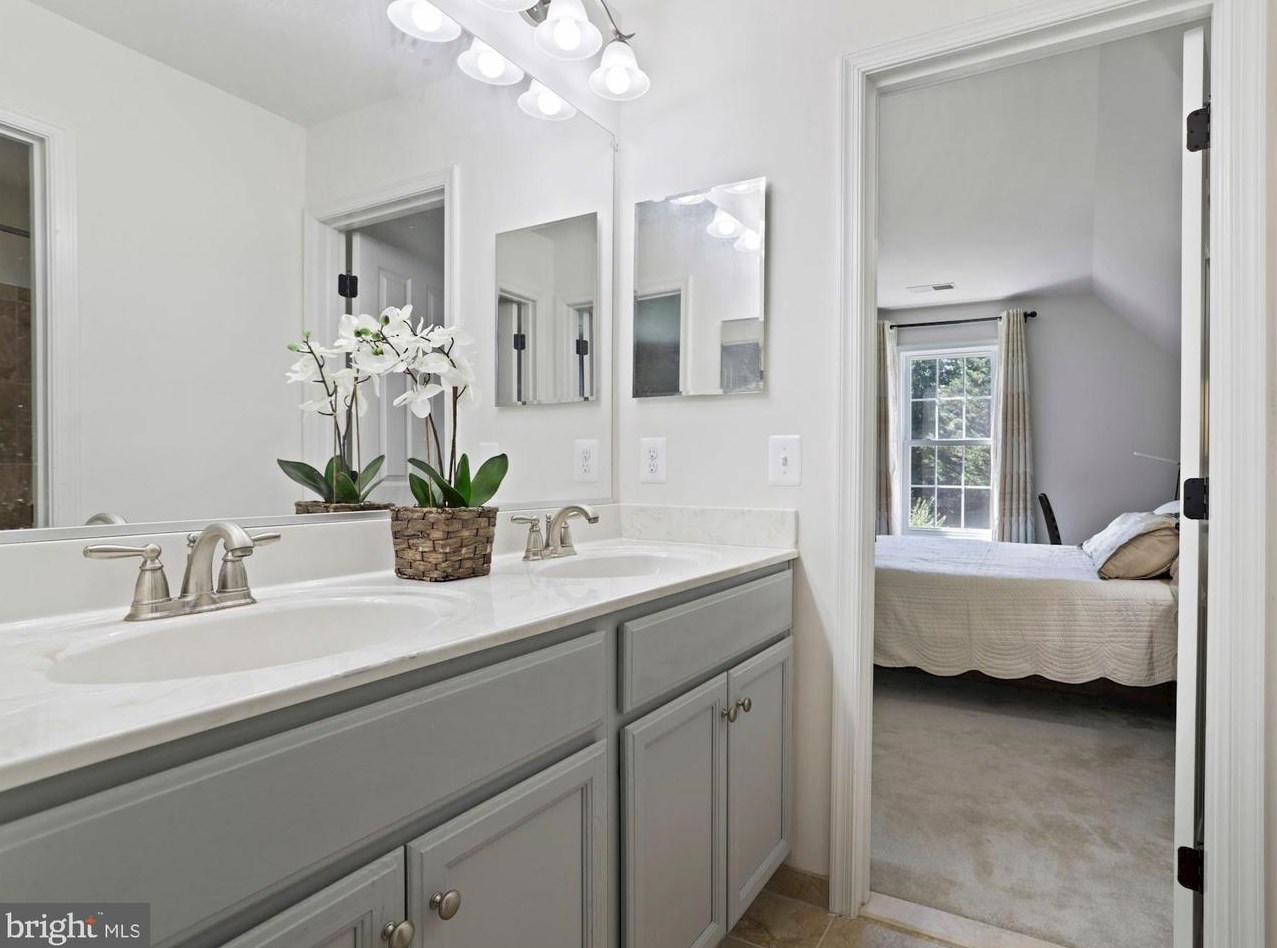 2626 Chain Bridge Rd, Vienna VA 22181-5379 exterior