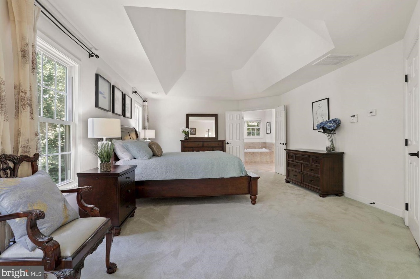 2626 Chain Bridge Rd, Vienna VA 22181-5379 exterior