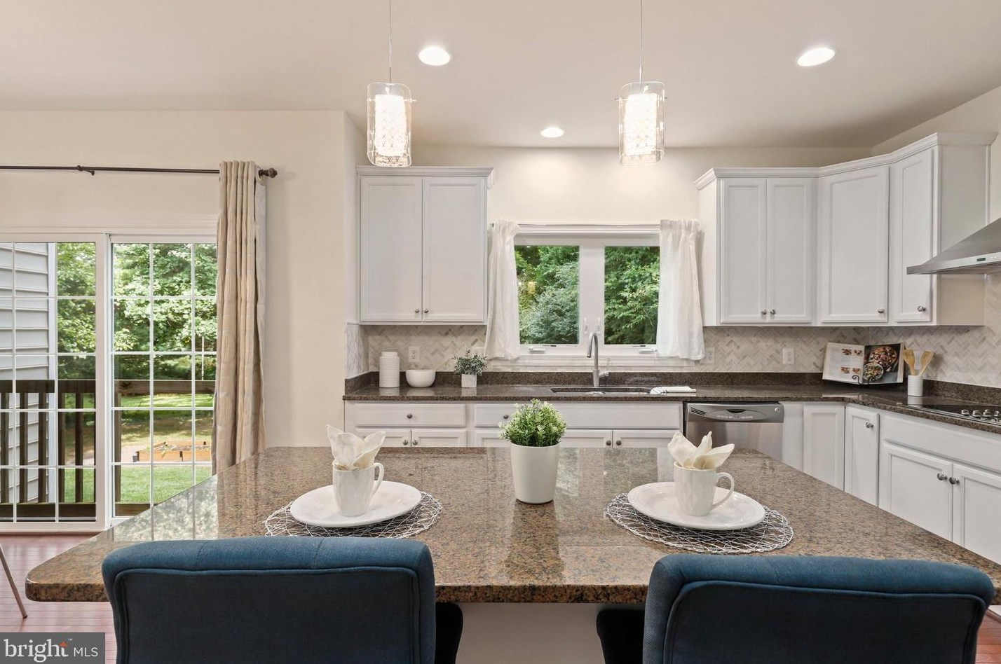 2626 Chain Bridge Rd, Vienna VA 22181-5379 exterior