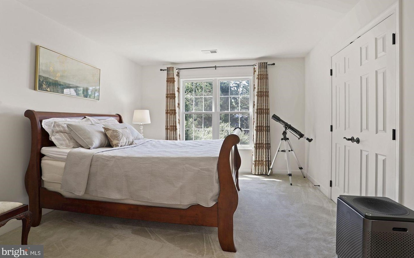 2626 Chain Bridge Rd, Vienna VA 22181-5379 exterior