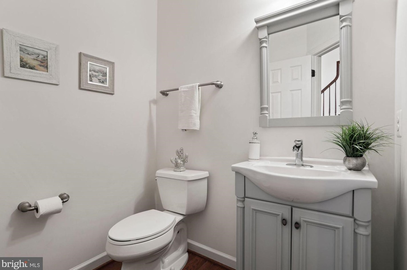 2626 Chain Bridge Rd, Vienna VA 22181-5379 exterior