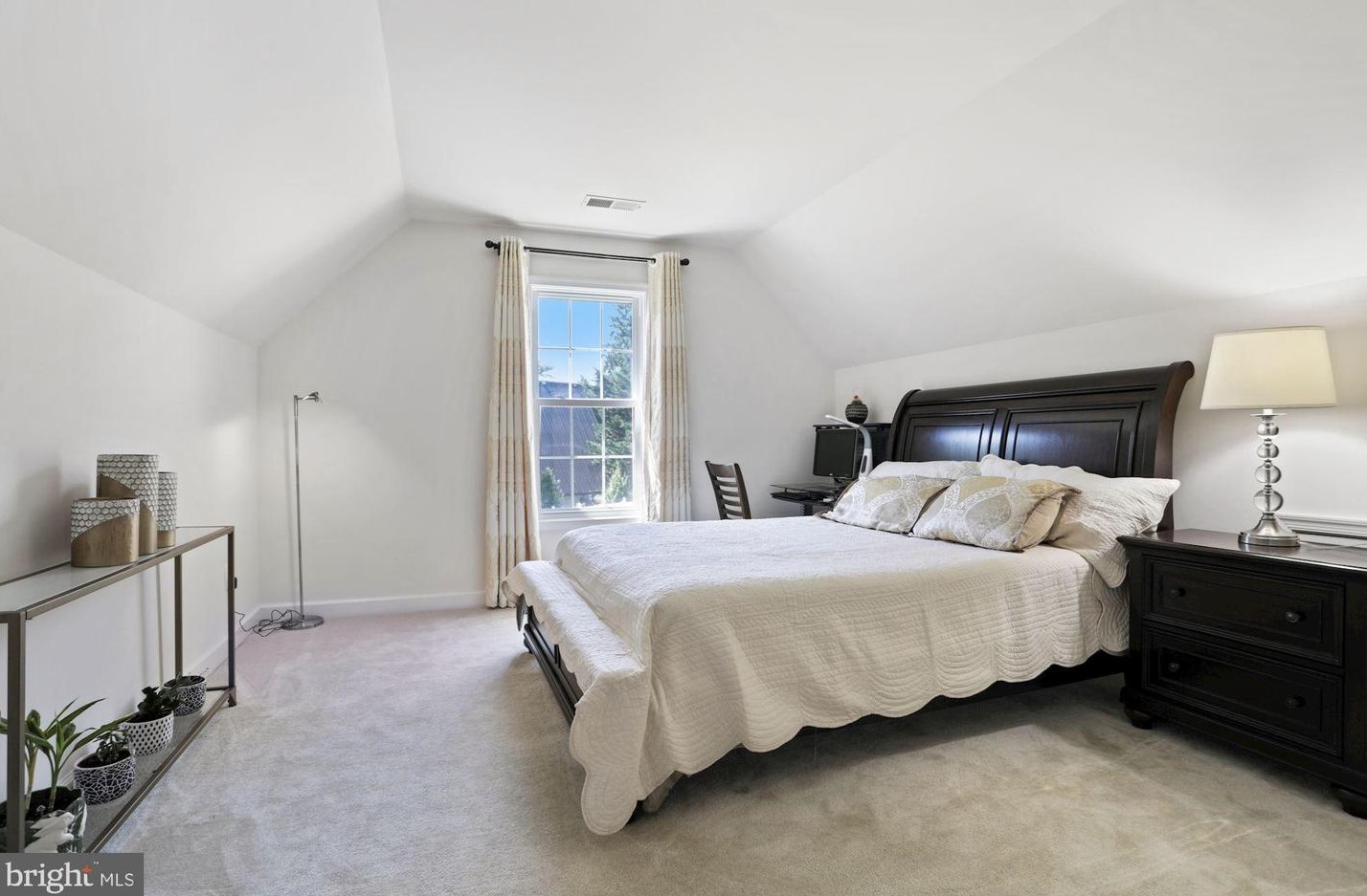 2626 Chain Bridge Rd, Vienna VA 22181-5379 exterior