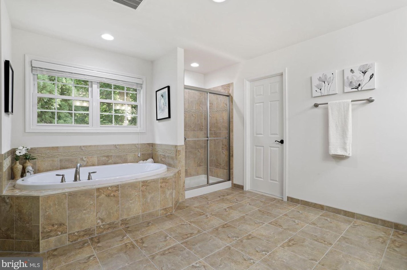 2626 Chain Bridge Rd, Vienna VA 22181-5379 exterior