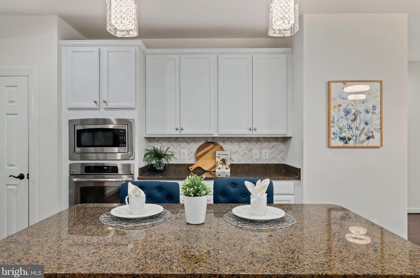 2626 Chain Bridge Rd, Vienna VA 22181-5379 exterior