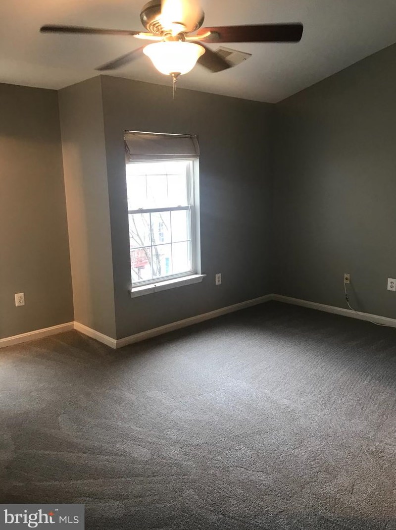 4662 Deerwatch Dr, Fairfax, VA 20151