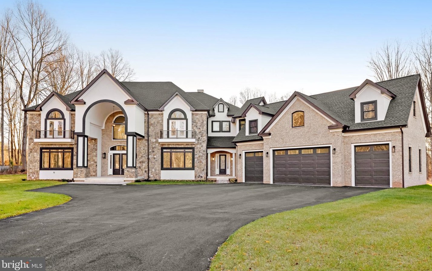 11721 Plantation Dr, Great Falls, VA 22066