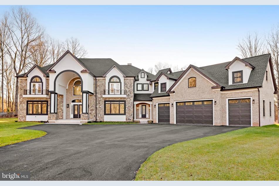 11721 Plantation Dr, Great Falls, VA 22066 MLS VAFX2091438 Coldwell