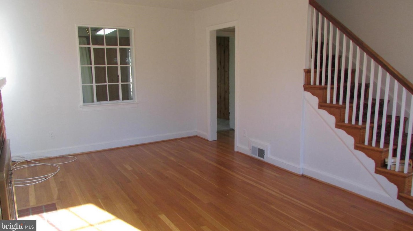 6064 Wooten Dr, Falls Church, VA 22044