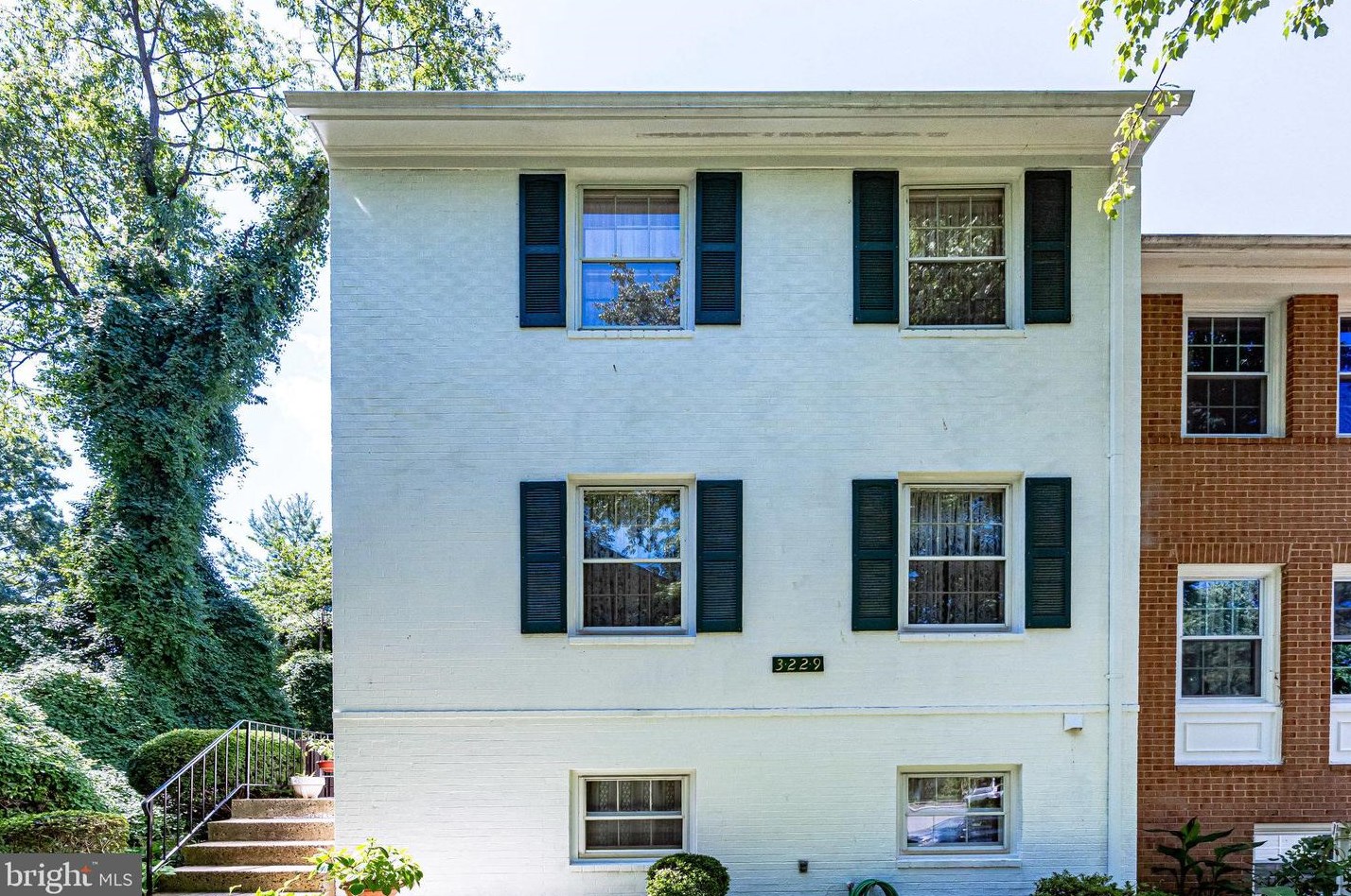 3229 Viscount Ct, Annandale, VA 22003