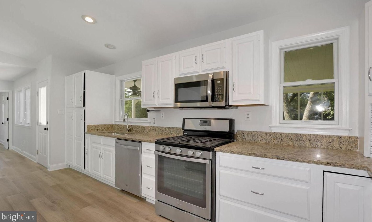 8537 Pepperdine Dr, Vienna VA  22180-7047 exterior