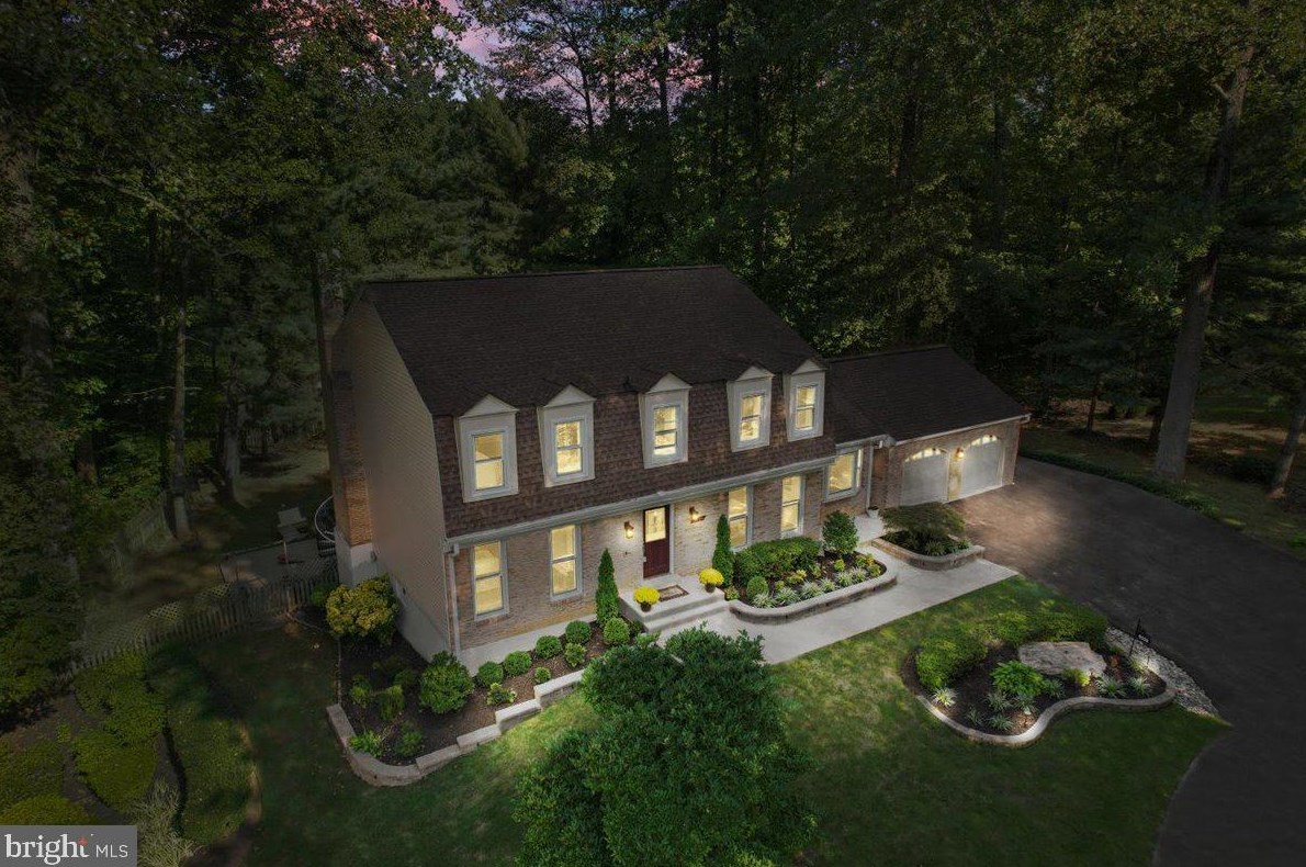 6103 Housatonic Ct, Fairfax, VA 22039-1305
