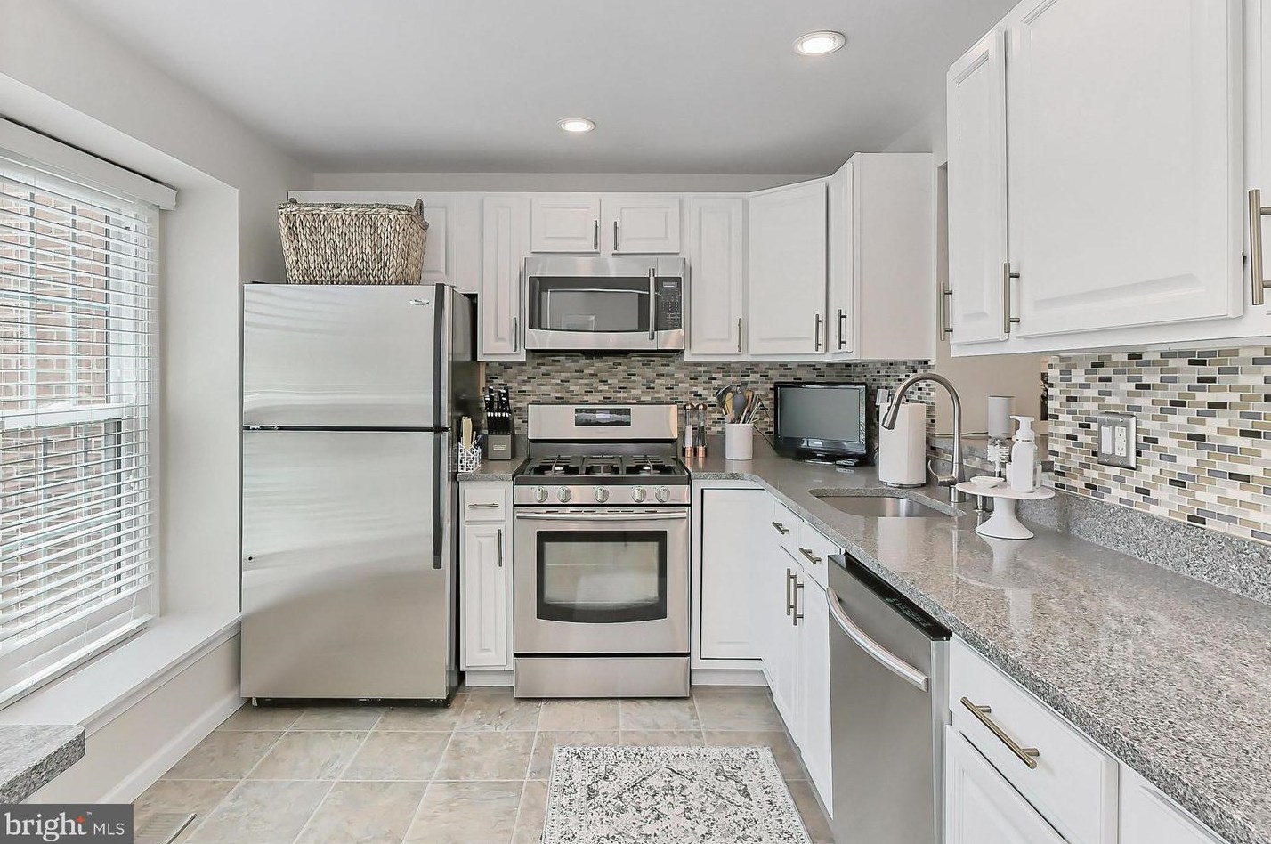 14442 Manassas Gap Ct, Centreville VA  20120-2870 exterior