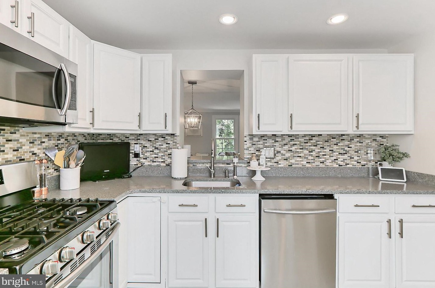 14442 Manassas Gap Ct, Centreville VA  20120-2870 exterior