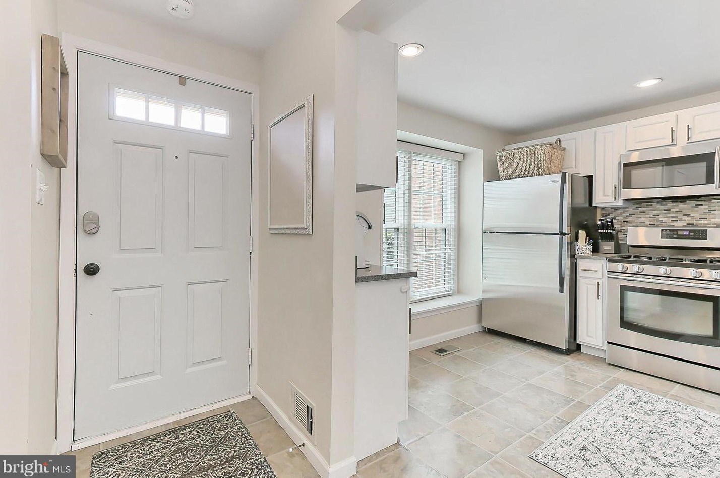 14442 Manassas Gap Ct, Centreville VA  20120-2870 exterior