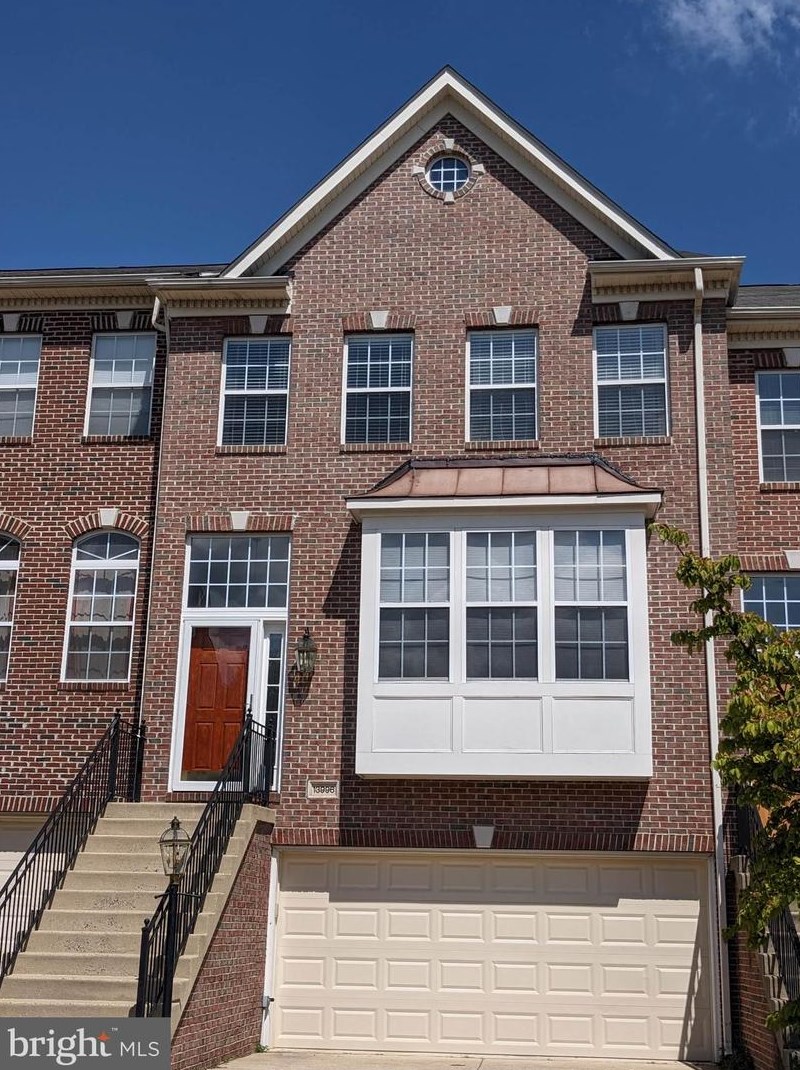 13996 Khalid Ln, Fairfax, VA 20151