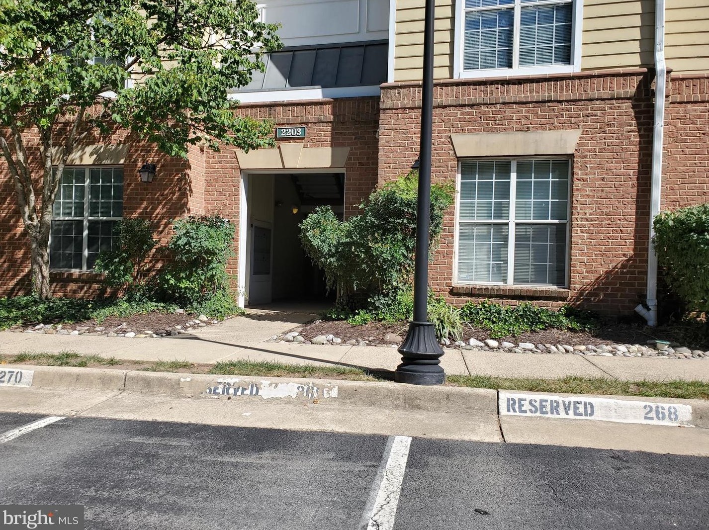 2203 Westcourt Ln # 102, Herndon, VA 20170