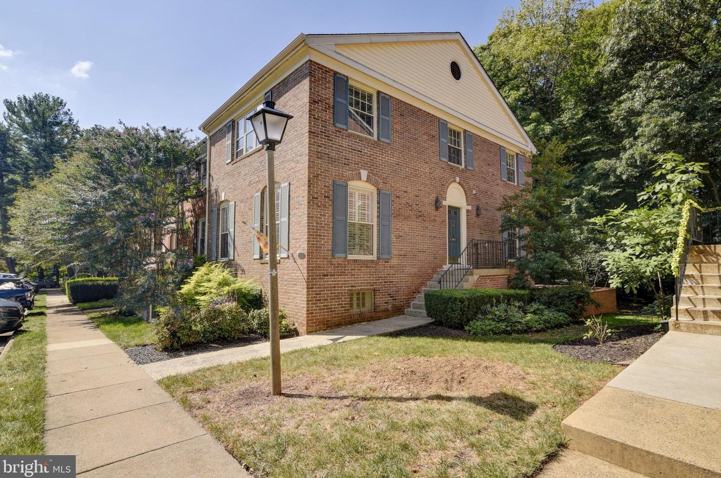 3200 Cantrell Ln, Fairfax, VA 22031-1928