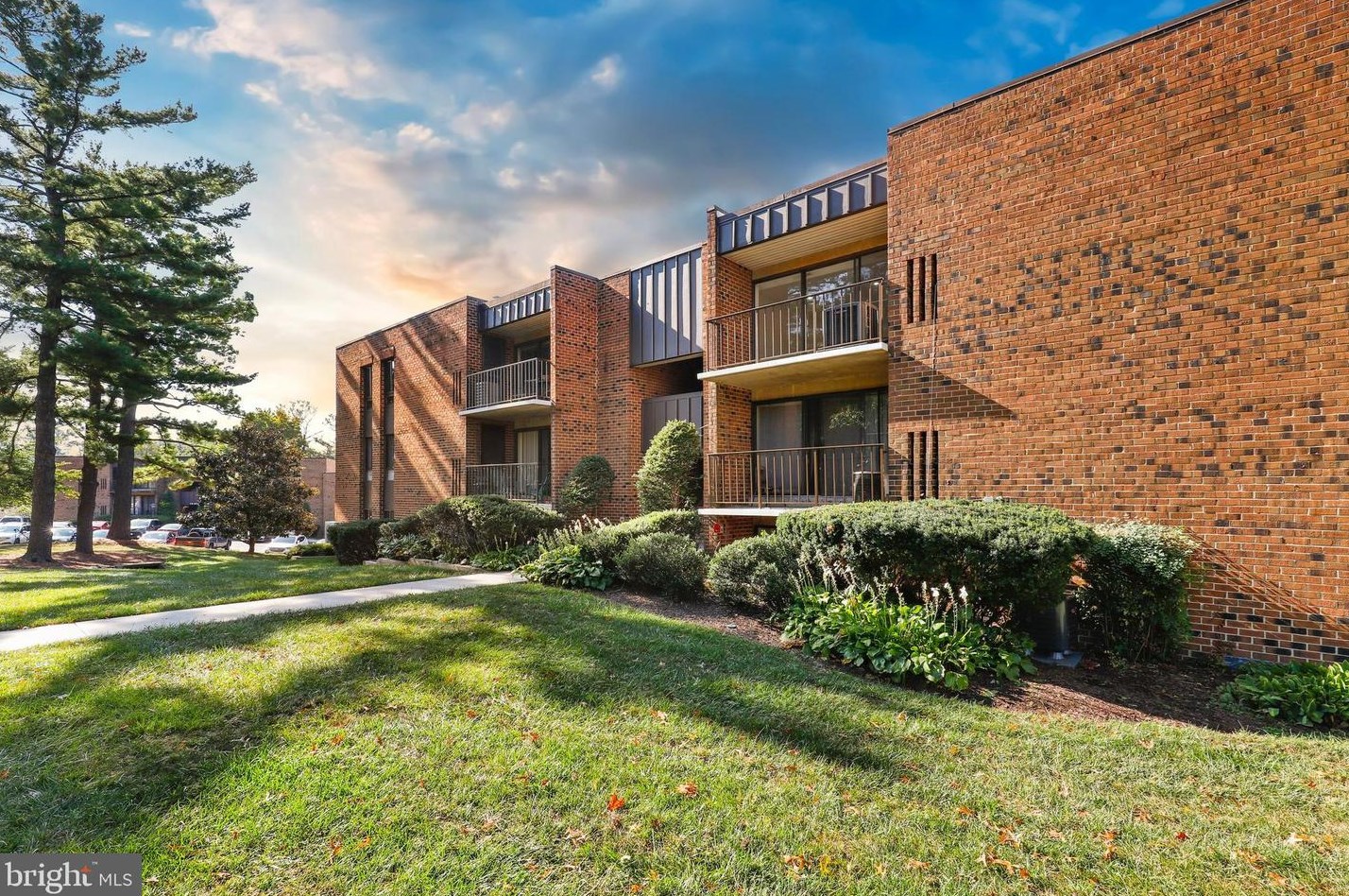 4416 Island Pl #304, Annandale, VA 22003