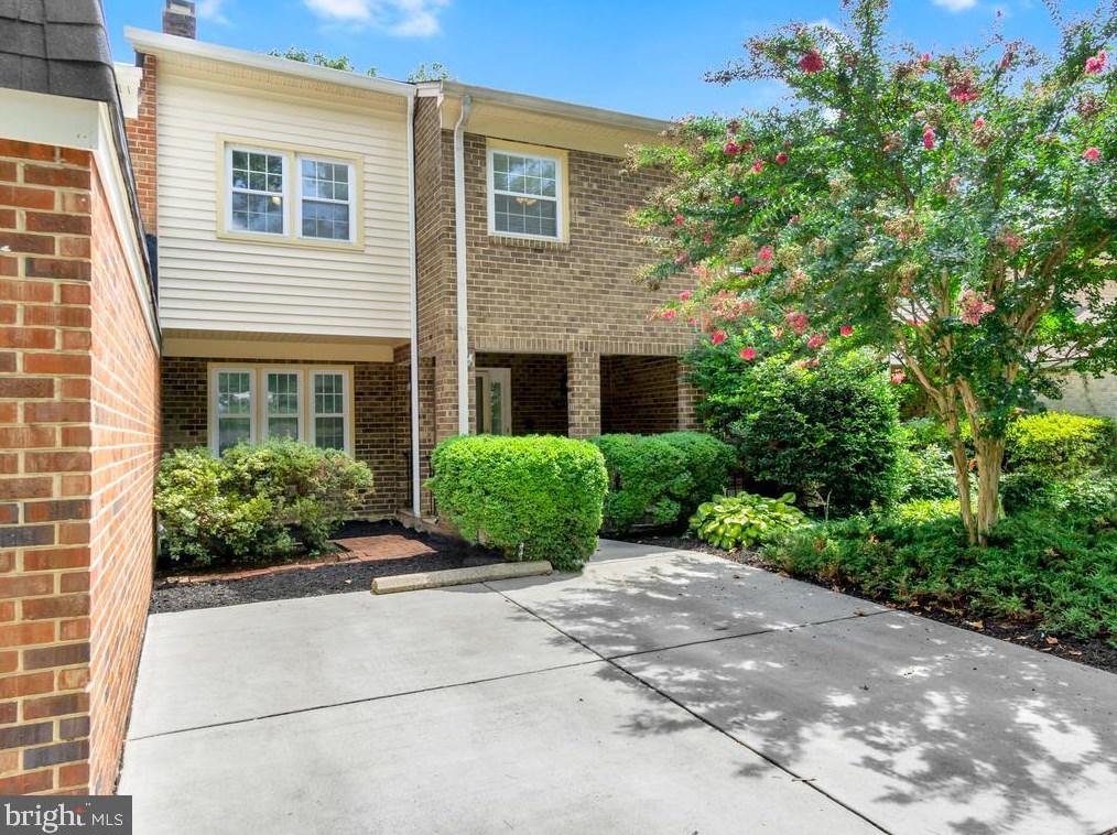 1114 Moorefield Creek Rd Sw, Vienna, VA 22180