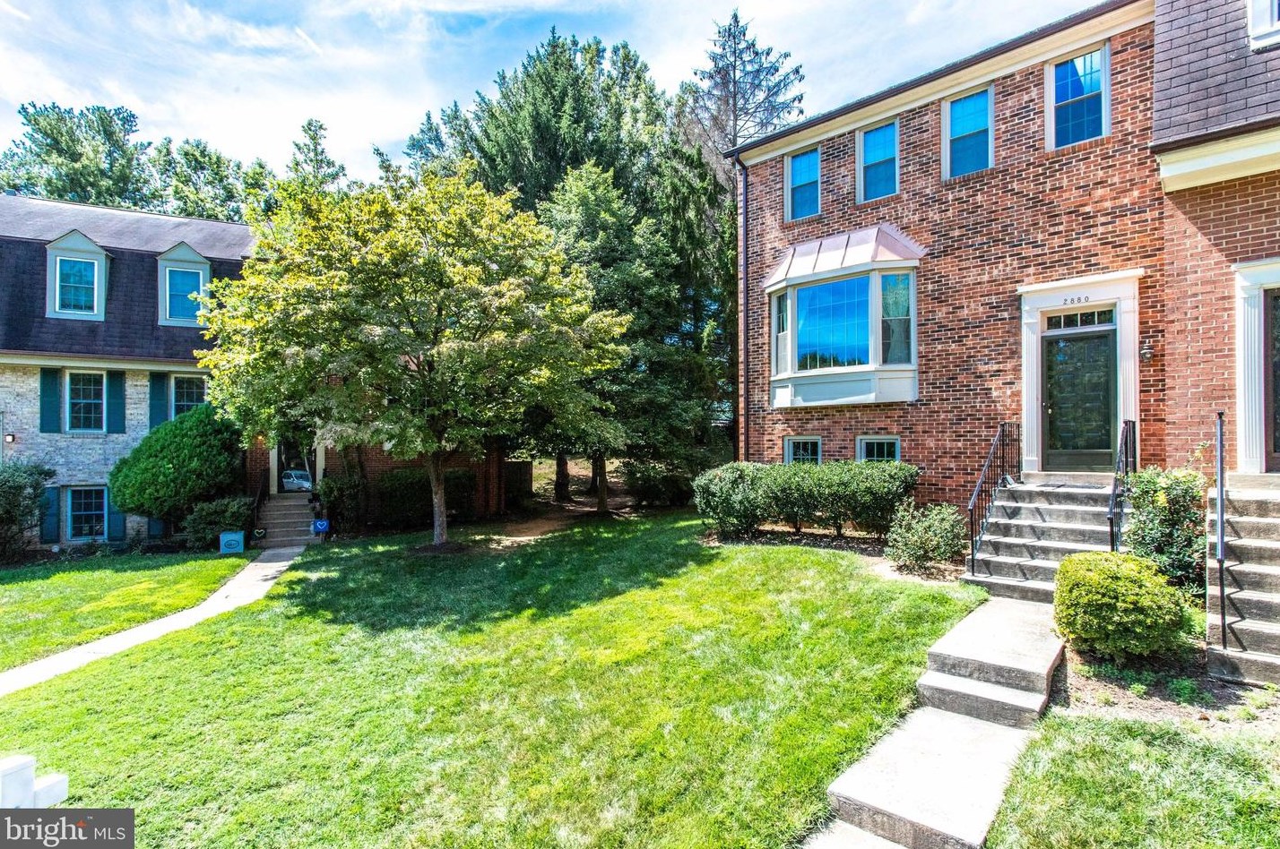 2880 Sutton Oaks Ln, Vienna, VA 22181