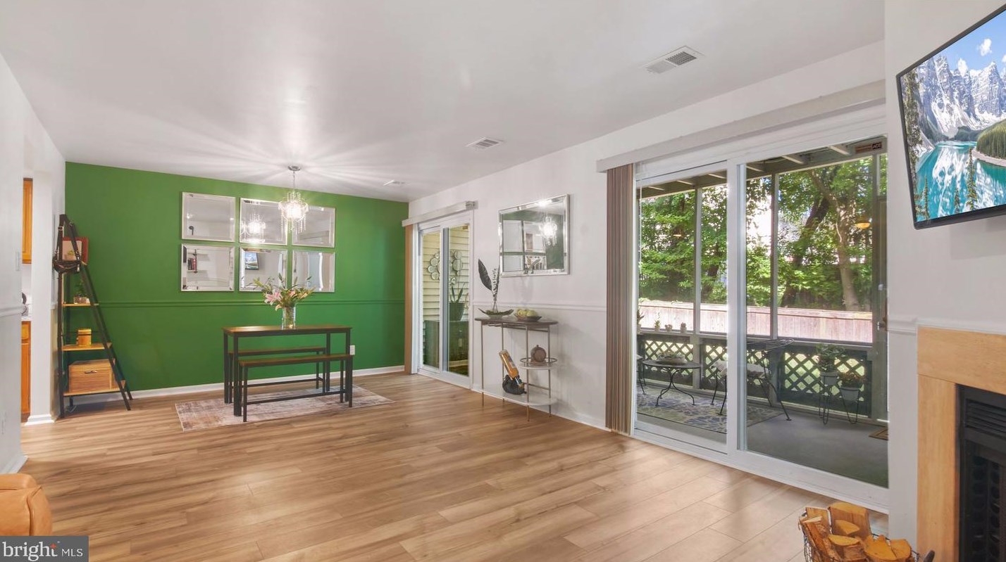 12906 Grays Pointe Rd, Fairfax VA  22033-2150 exterior