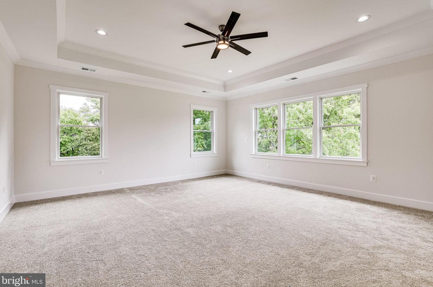 13717 Leland Rd, Centreville VA  20120-2041 exterior