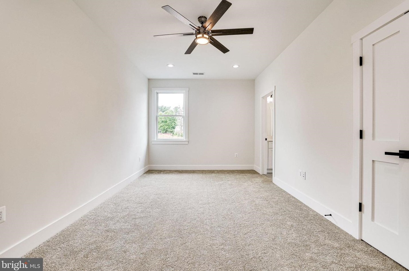 13717 Leland Rd, Centreville VA  20120-2041 exterior