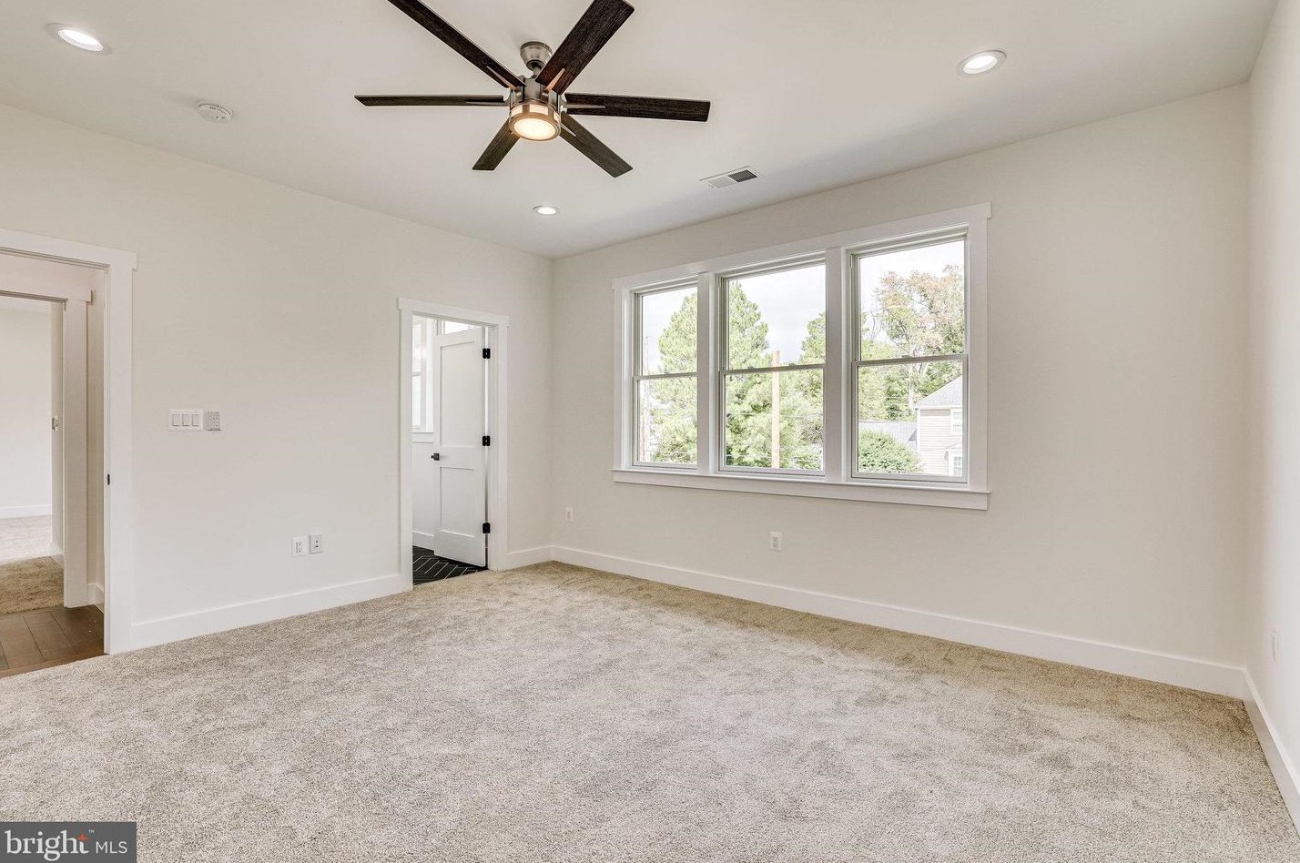 13717 Leland Rd, Centreville VA  20120-2041 exterior