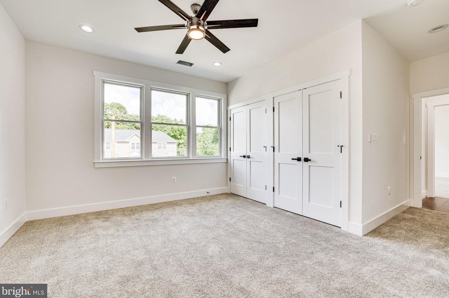 13717 Leland Rd, Centreville VA  20120-2041 exterior