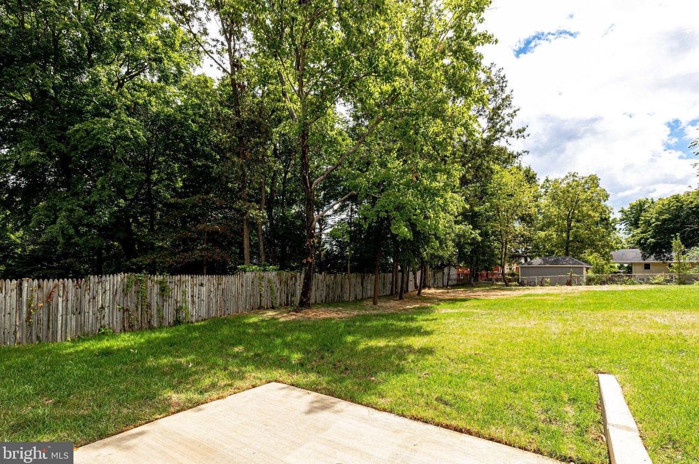 13717 Leland Rd, Centreville VA  20120-2041 exterior
