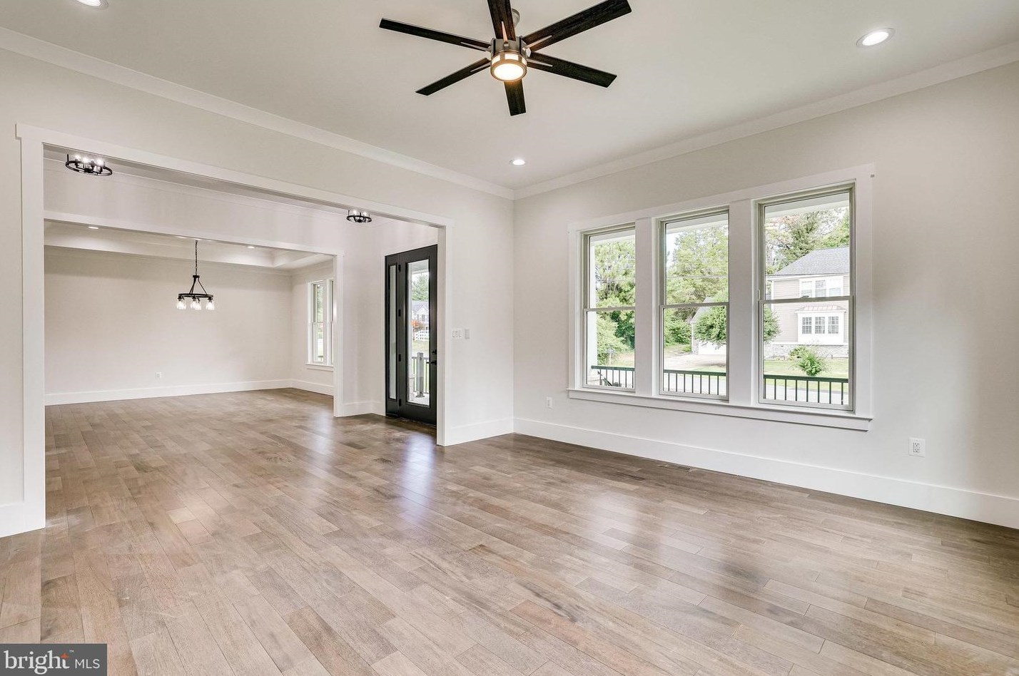 13717 Leland Rd, Centreville VA  20120-2041 exterior
