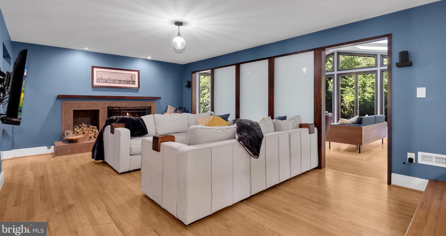11124 Flora Lee Dr, Fairfax, VA 22039-1027