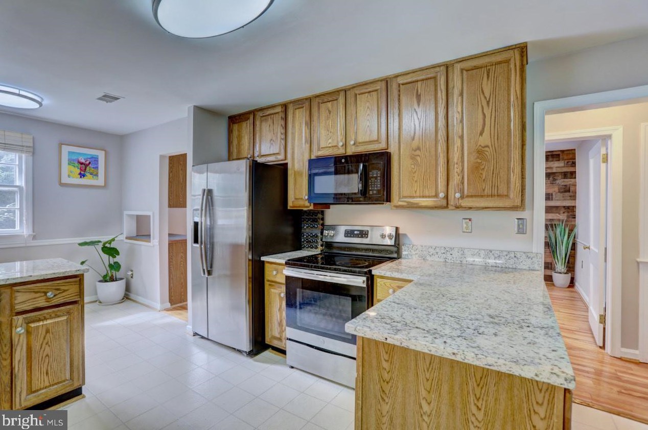 1012 Van Buren St, Herndon, VA 20170