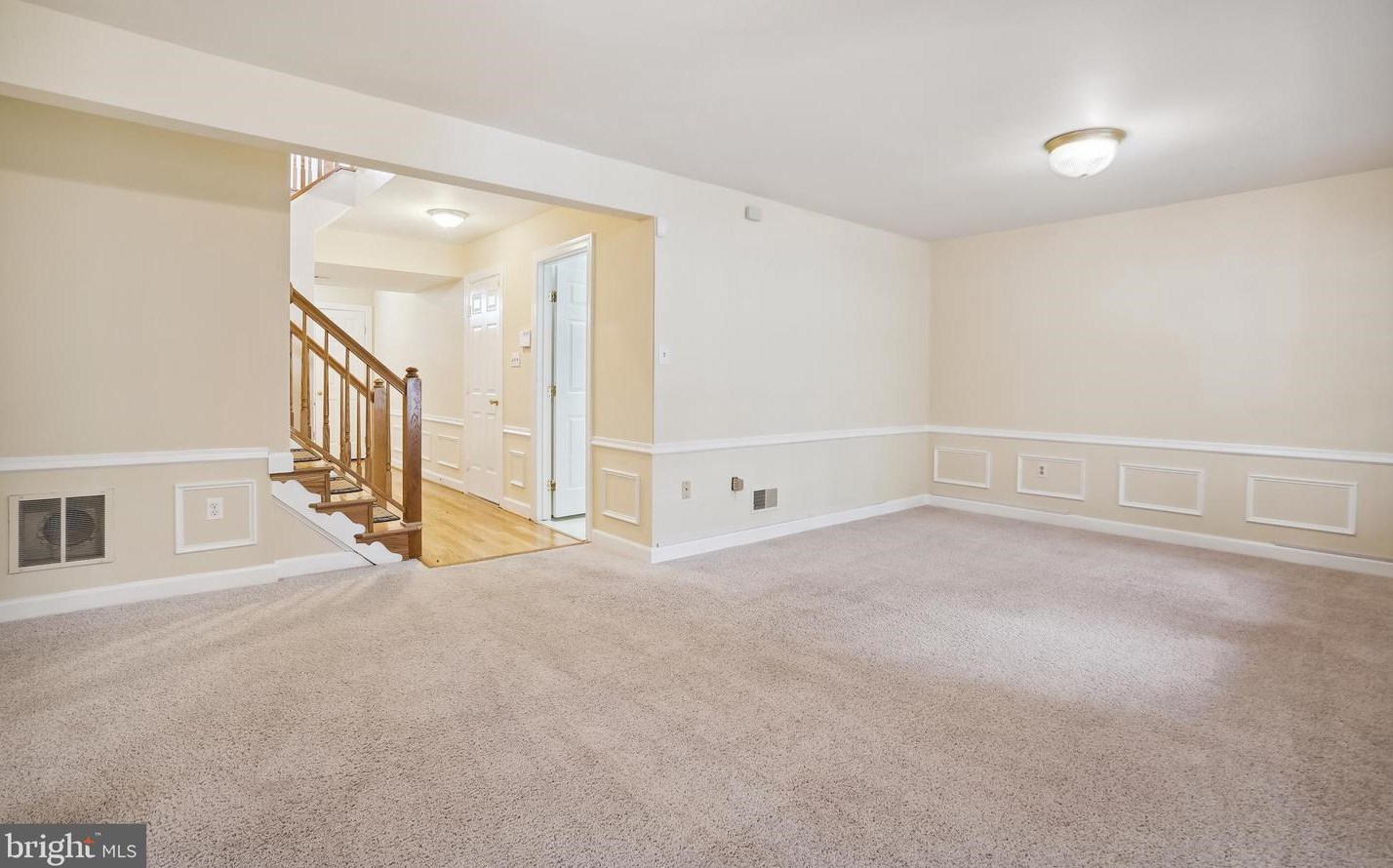 6313 Musket Ball Dr, Centreville VA  20121-2381 exterior