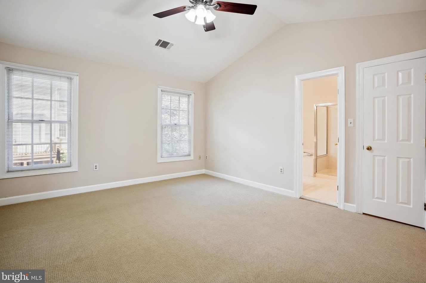 6313 Musket Ball Dr, Centreville VA  20121-2381 exterior