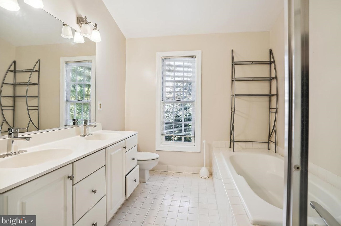 6313 Musket Ball Dr, Centreville VA  20121-2381 exterior