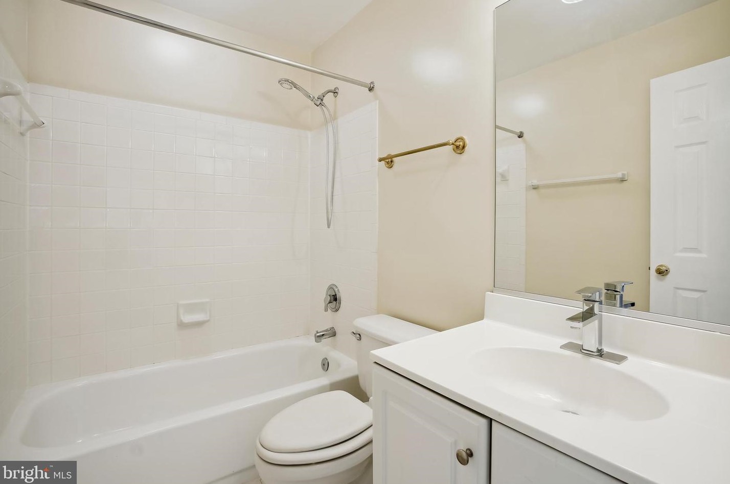 6313 Musket Ball Dr, Centreville VA  20121-2381 exterior