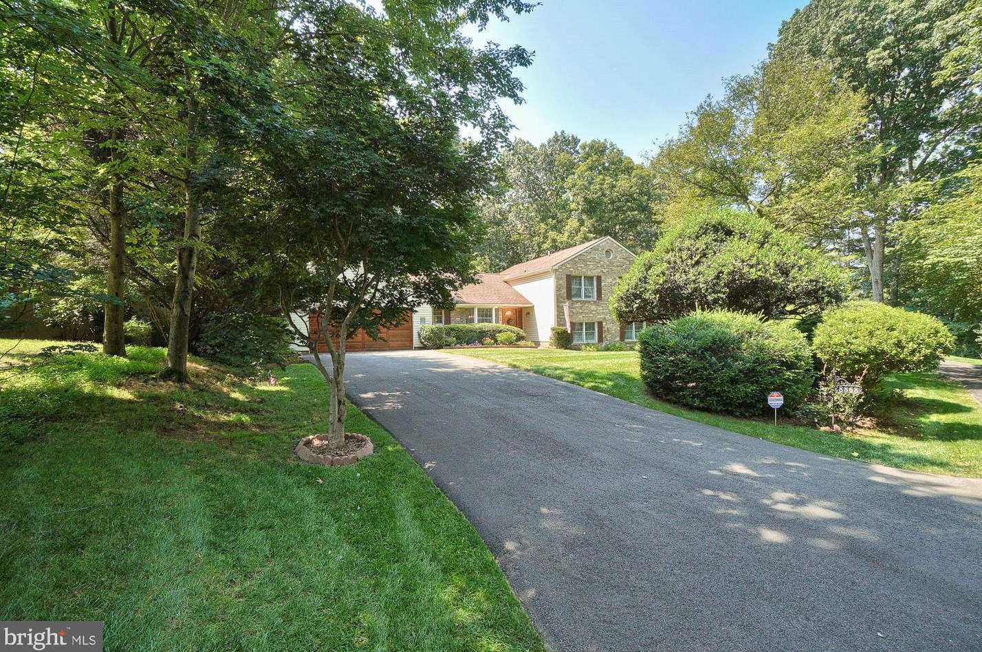 8868 Glenridge Ct, Vienna, VA 22182-1707