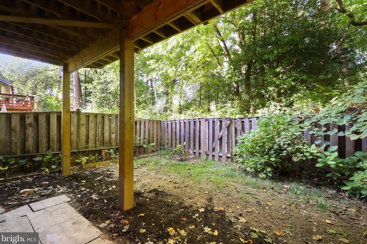 9607 Masterworks Dr, Vienna VA  22181-6104 exterior