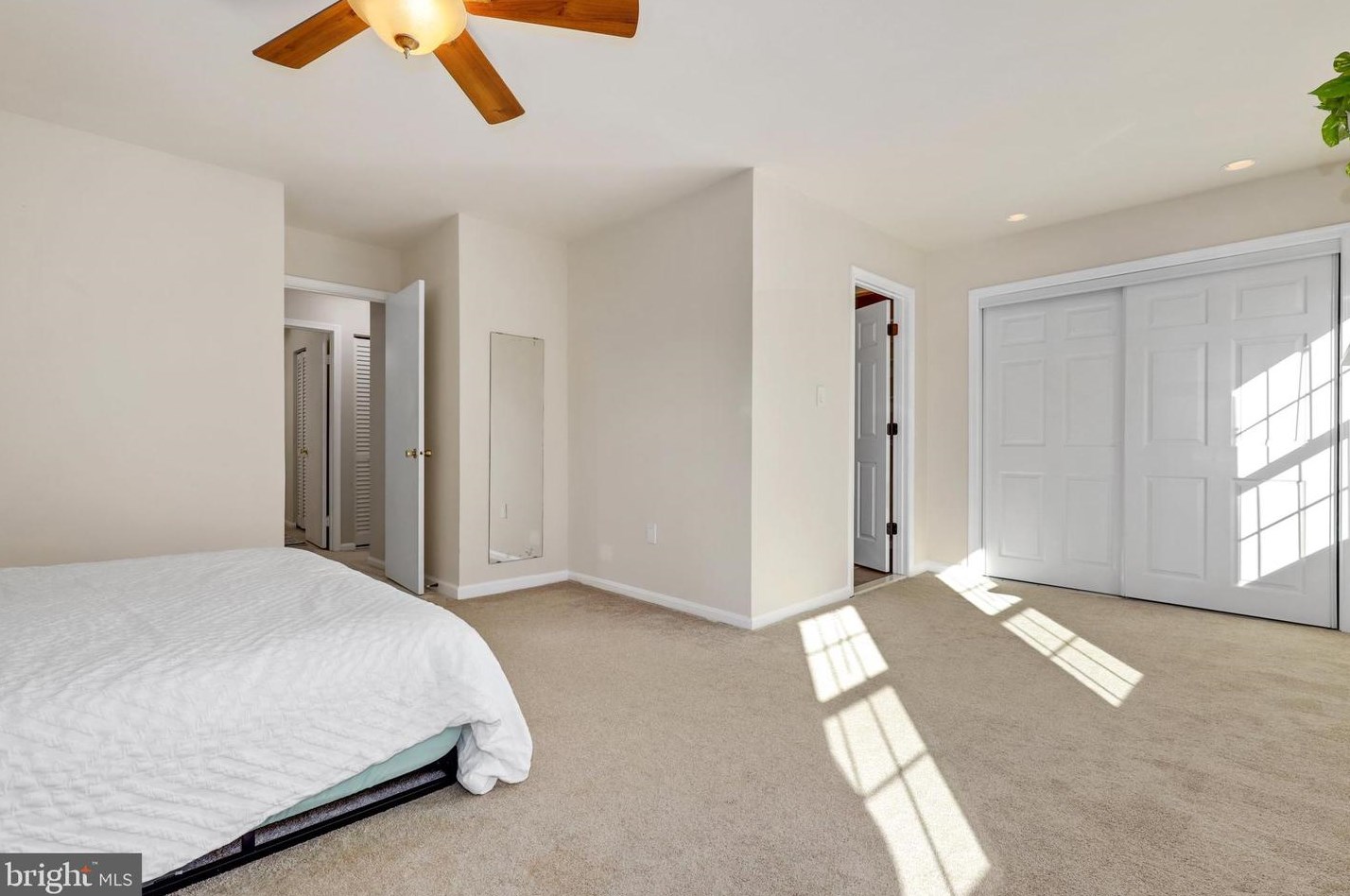 9607 Masterworks Dr, Vienna VA  22181-6104 exterior