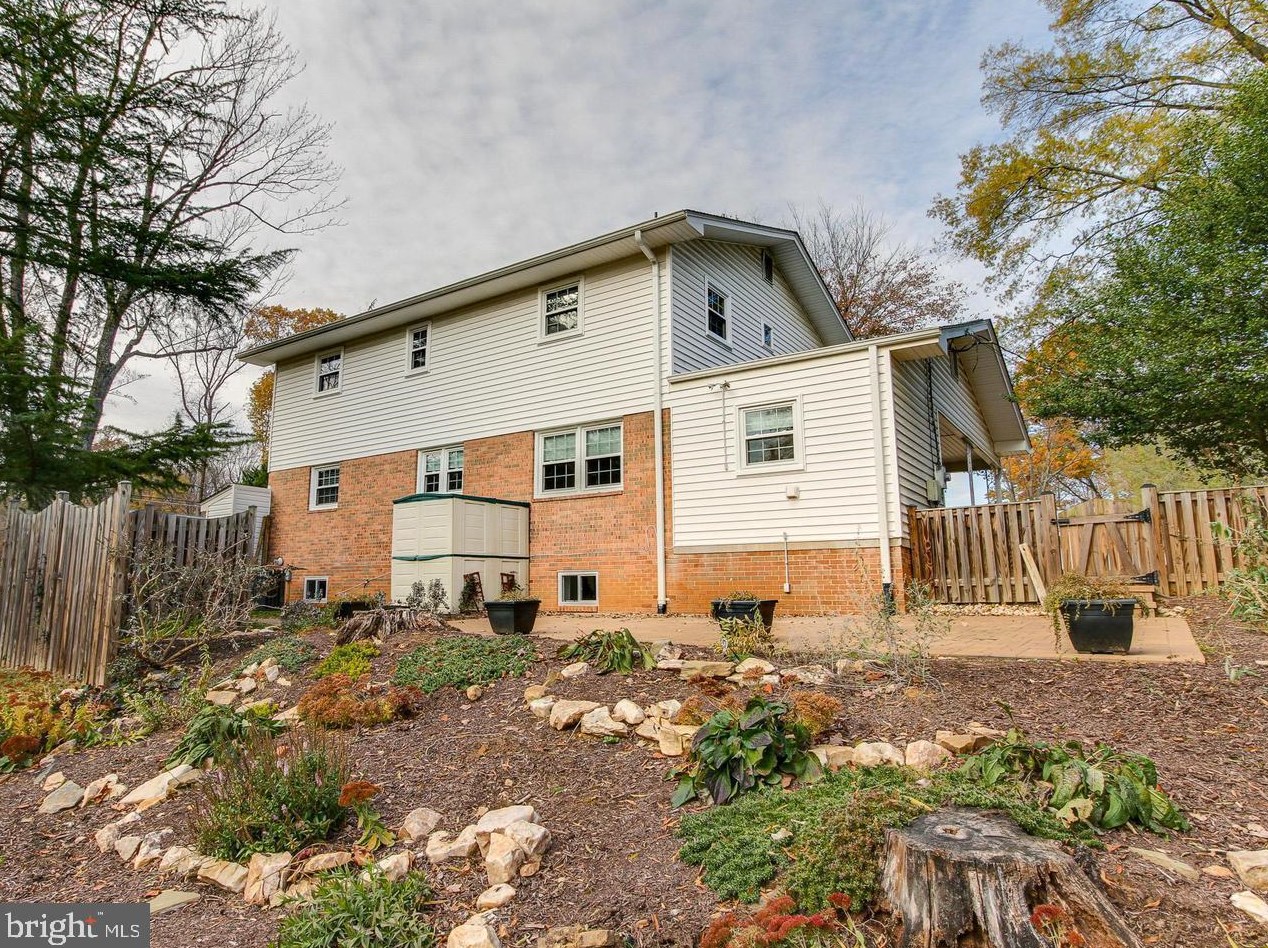 5025 Cockney Ct, Annandale, VA 22003
