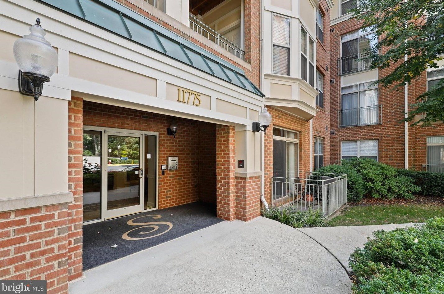 11775 Stratford House Pl #101, Herndon, VA 20190