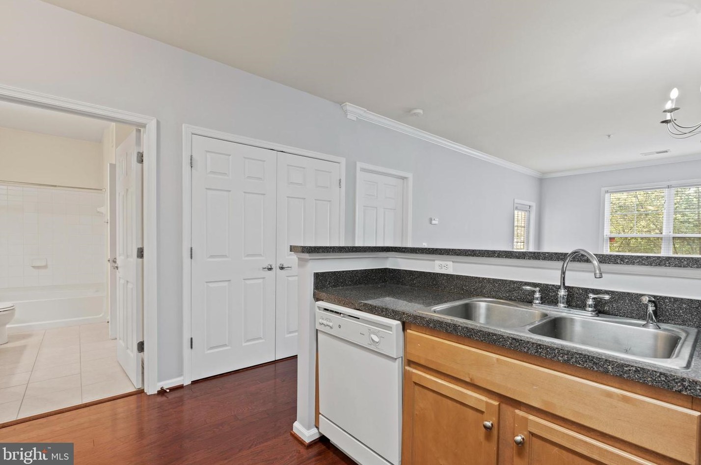 3820 Lightfoot St, Fairfax, VA 20151-3013