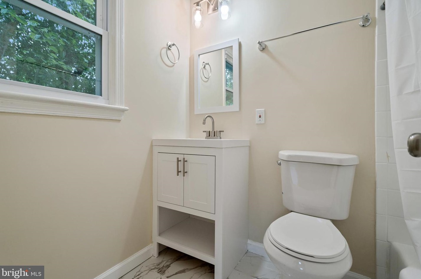 405 Wolftrap Rd, Vienna VA  22180-4941 exterior