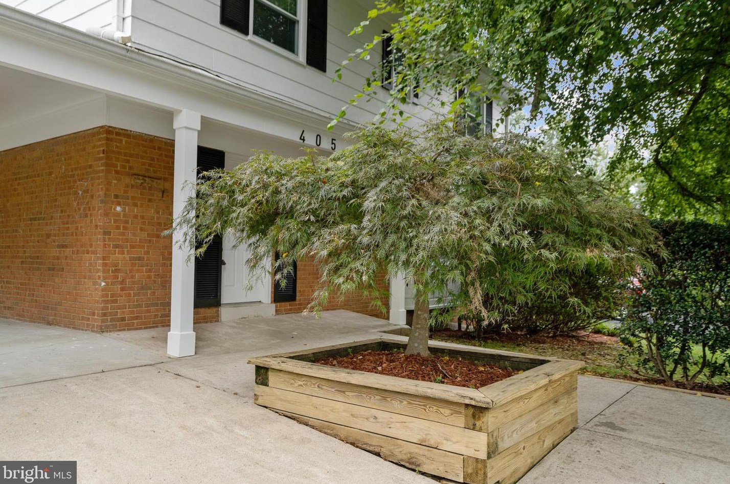 405 Wolftrap Rd, Vienna VA  22180-4941 exterior